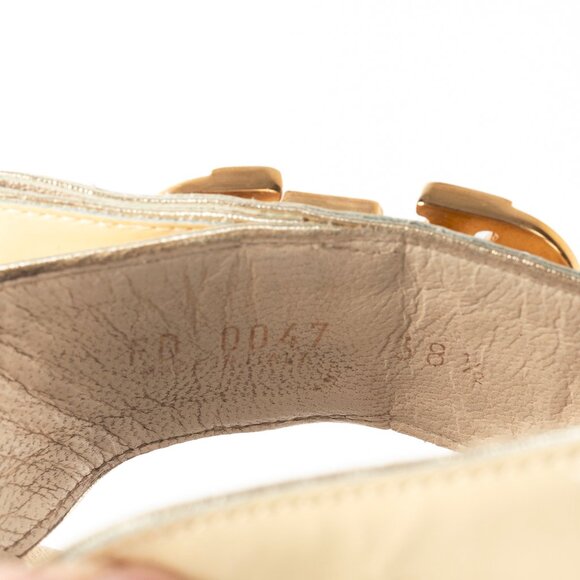 Louis Vuitton Zoé Blanc Patent-Leather LV Flat Thong Sandals - Picture 10 of 10